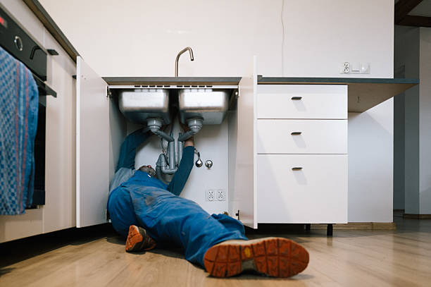 Professional Emergency Plumber technician working in Folcroft, PA